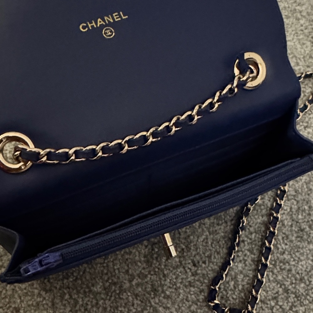 Chanel Dark Blue Quilted Crossbody Bag - Picture 6 of 7